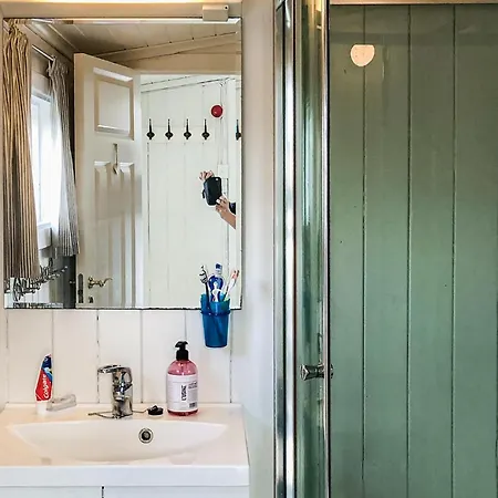 Prázdninový dům 3 Bedroom Awesome In *