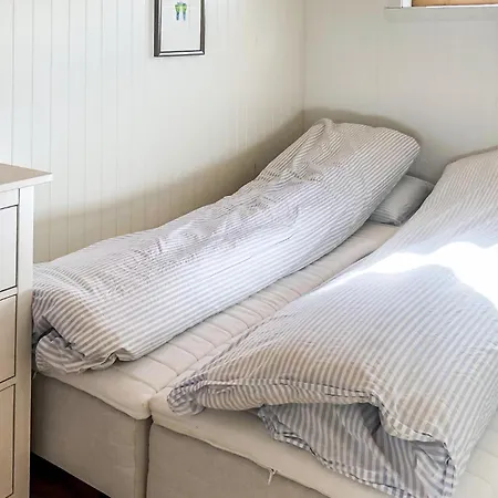 3 Bedroom Awesome In Prázdninový dům Søgne
